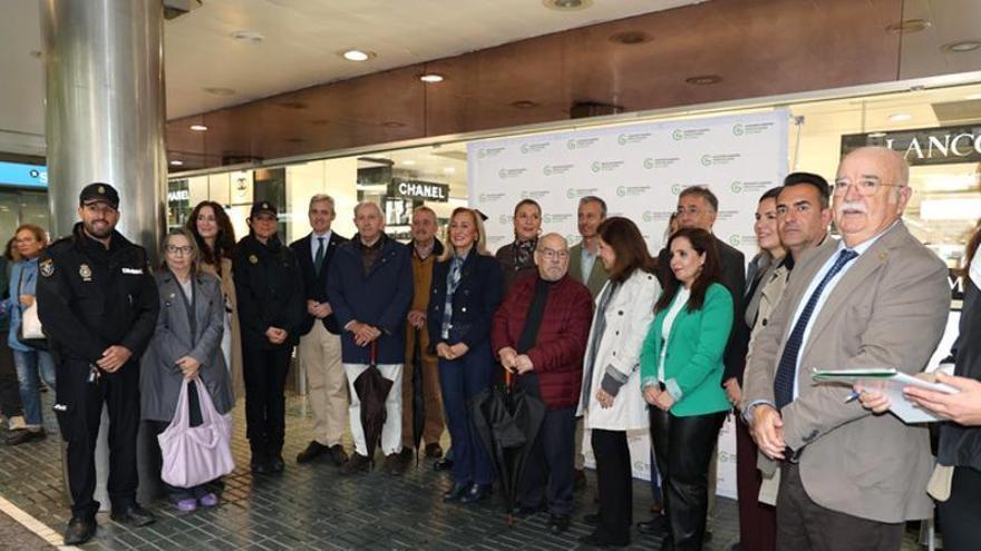 Las farmacias de Córdoba se unen a la AECC para concienciar sobre el cáncer de colon y su detección precoz