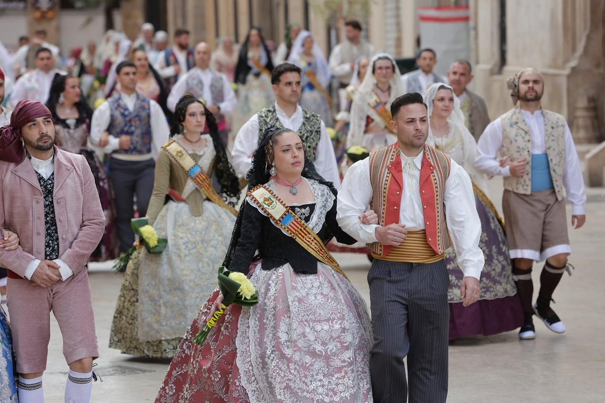 Todas las fotos de la Ofrenda del 18 de marzo por la calle San Vicente hasta la 17:30 horas Todas las fotos de la Ofrenda del 18 de marzo por la calle San Vicente hasta la 17:30 horas