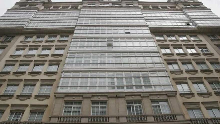 Fachada del cuerpo central del edificio Fenosa en la calle Fernando Macías. / eduardo vicente