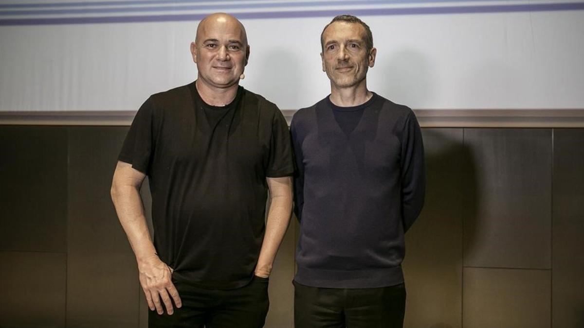 El extenista Andre Agassi y el consejero delegado de Danone, Emmanuel Faber, en Barcelona.