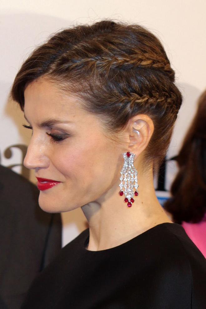 Los pendientes plateados y rojos de Letizia Ortiz