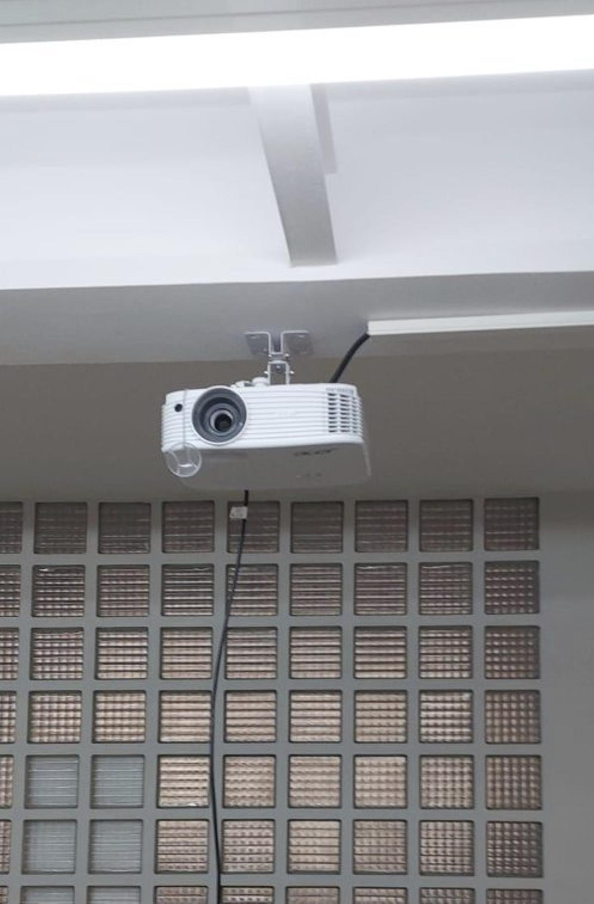 Proyector para los talleres de memoria.
