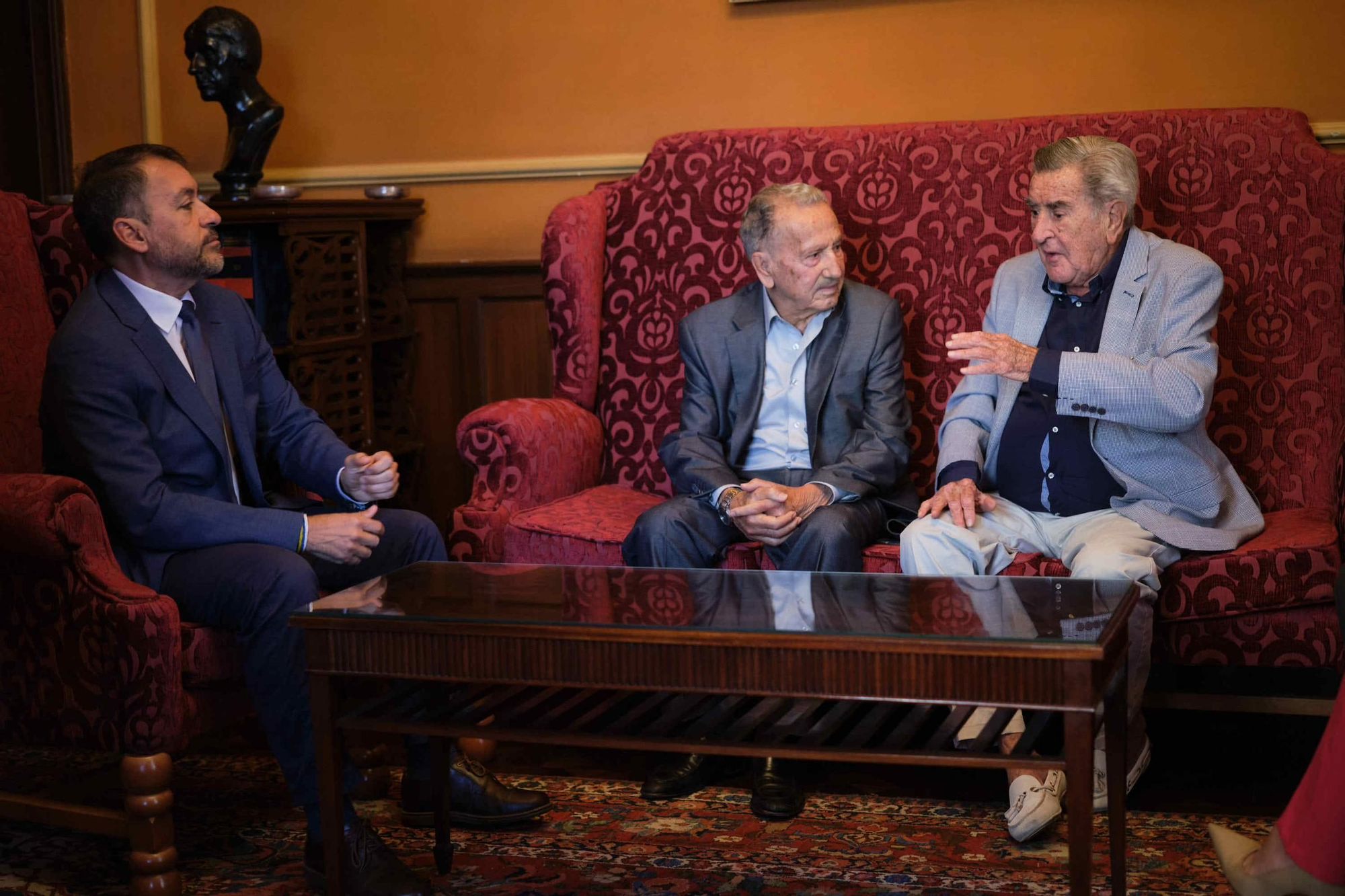 Homanaje a Juan Viñas en el Ayuntamiento de Santa Cruz