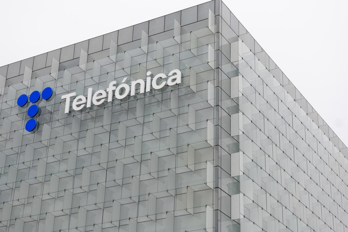 Archivo - Vista de la sede de Telefónica