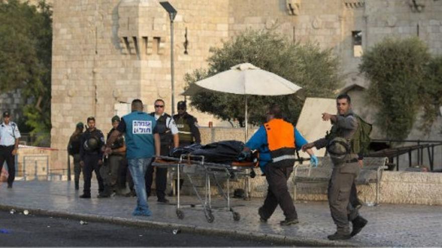 El día de la ira se salda con tres israelíes muertos y 17 en un doble ataque en Jerusalén