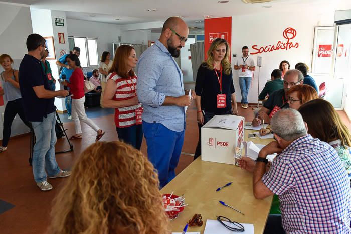 Votantes en las Primarias del Partido Socialista ...