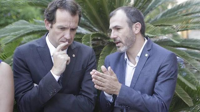 El vicepresidente y conseller de Turismo, Biel Barceló, con el portavoz del Govern, Marc Pons.