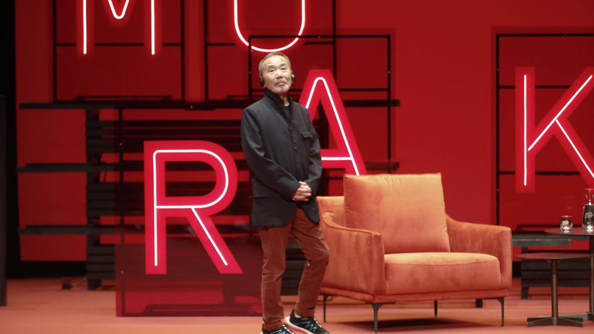 Encuentro de Haruki Murakami con Clubes de lectura de bibliotecas públicas en el teatro Jovellanos