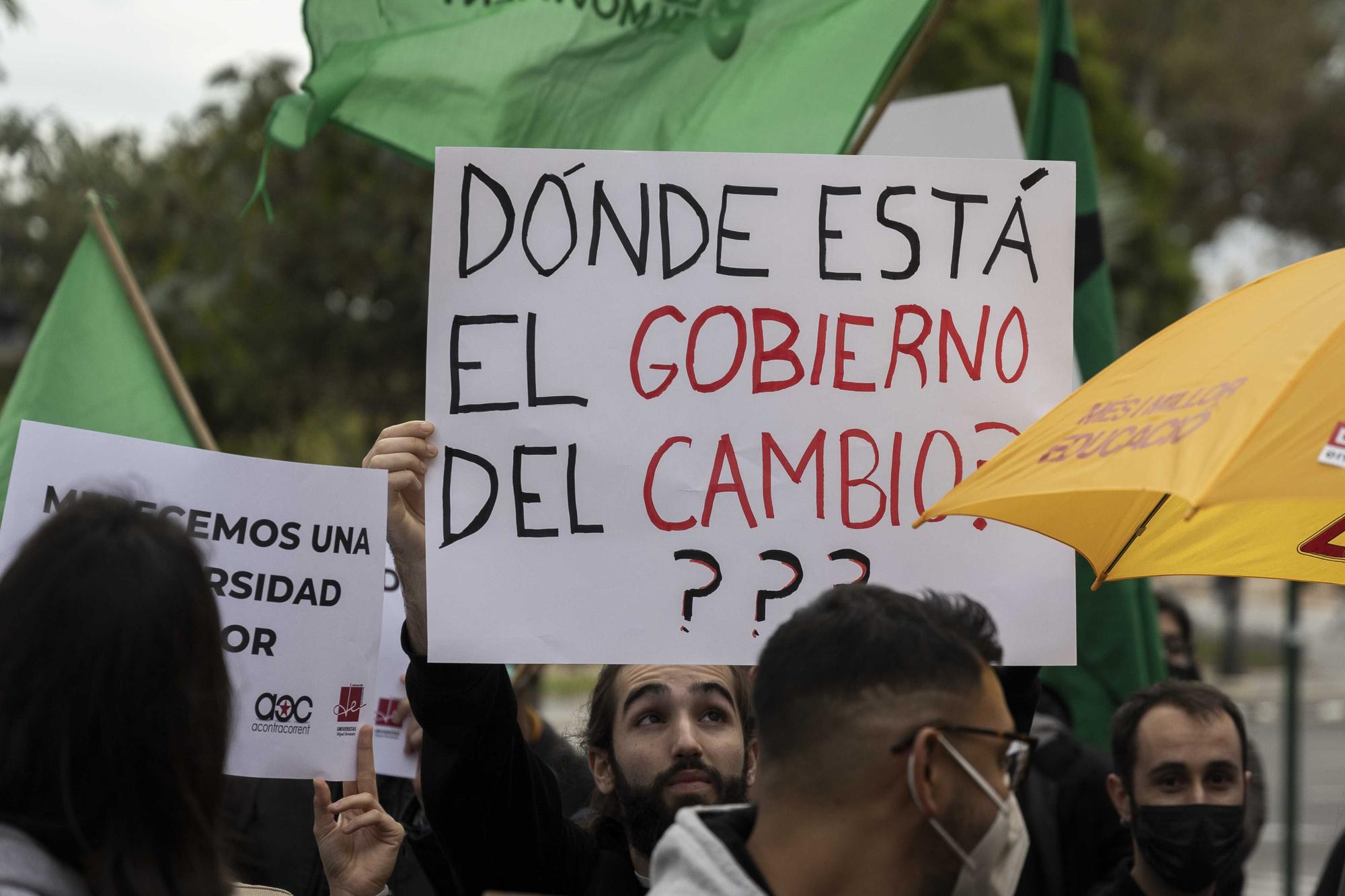 Los universitarios se manifiestan contra la "ley Castells"