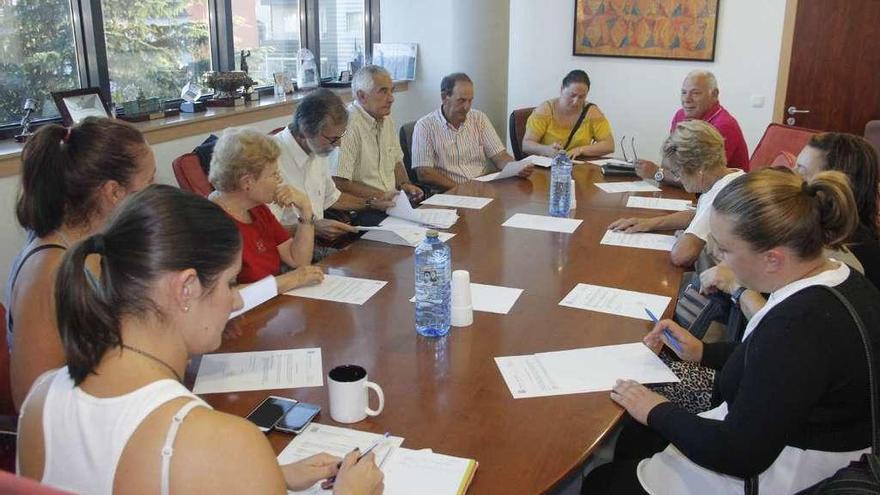 Un momento de la reunión de la Mesa da Sanidade. // Santos Álvarez