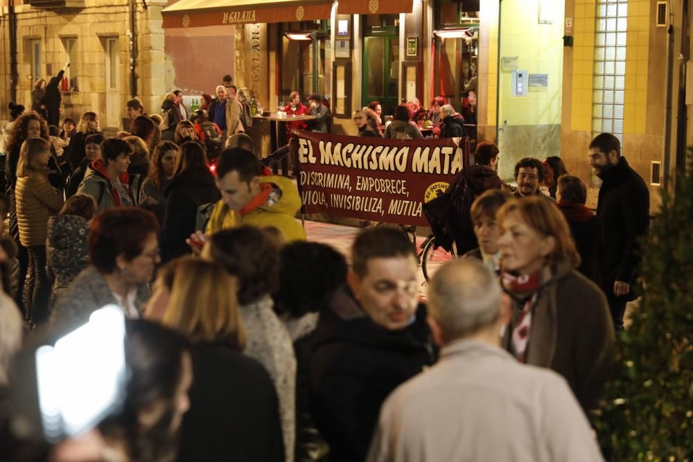 Concentración en Gijón por el asesinato de Lorena Dacuña