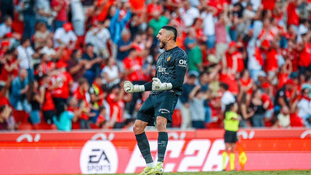 Leo Román celebra un gol del Mallorca.