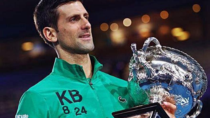 Djokovic suma       el seu vuitè títol    a Melbourne i  torna a ocupar el número 1 del món