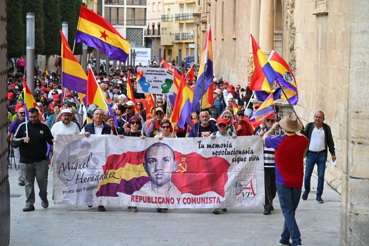 La Senda del Poeta Miguel Hernández arranca en Orihuela con cientos de participantes