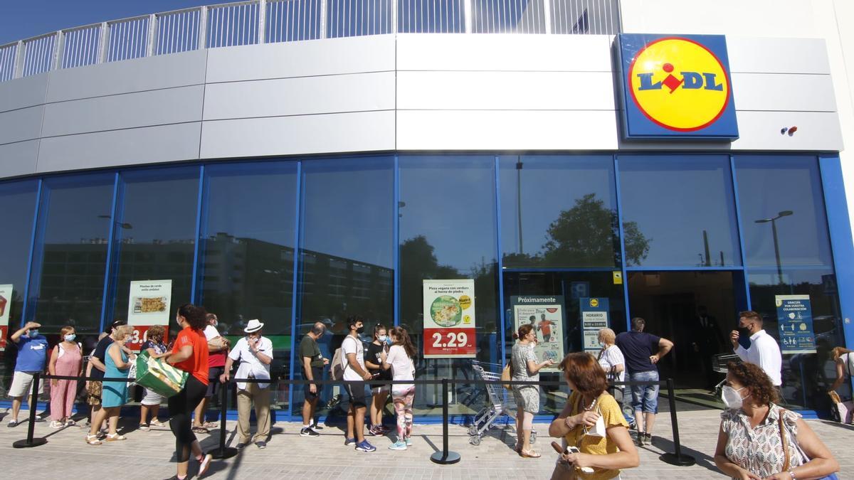 El zapatero de Lidl donde caben todas nuestras zapatillas