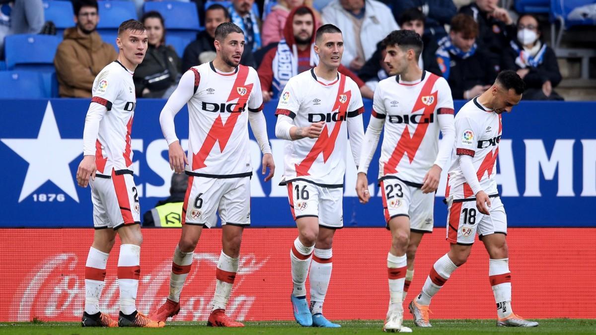 Los jugadores del Rayo festejan su gol