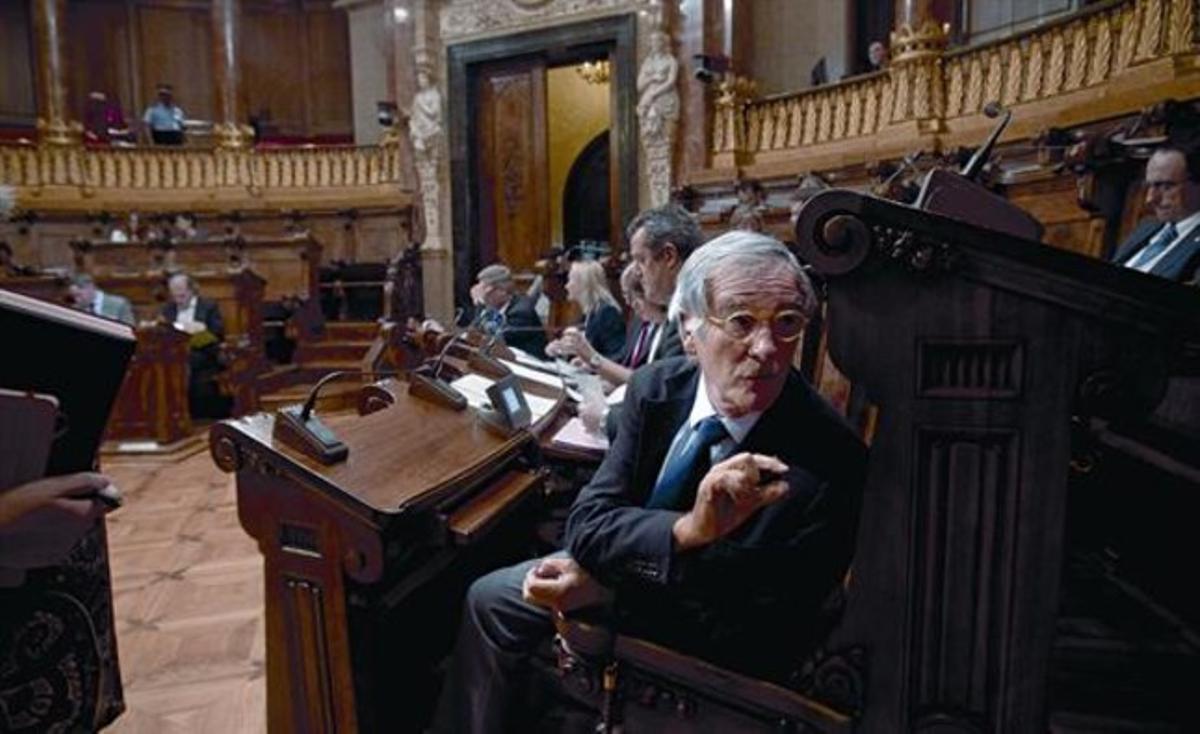 L’alcalde Xavier Trias, al costat del tinent d’alcalde Joaquim Forn, durant el ple  municipal d’ahir.