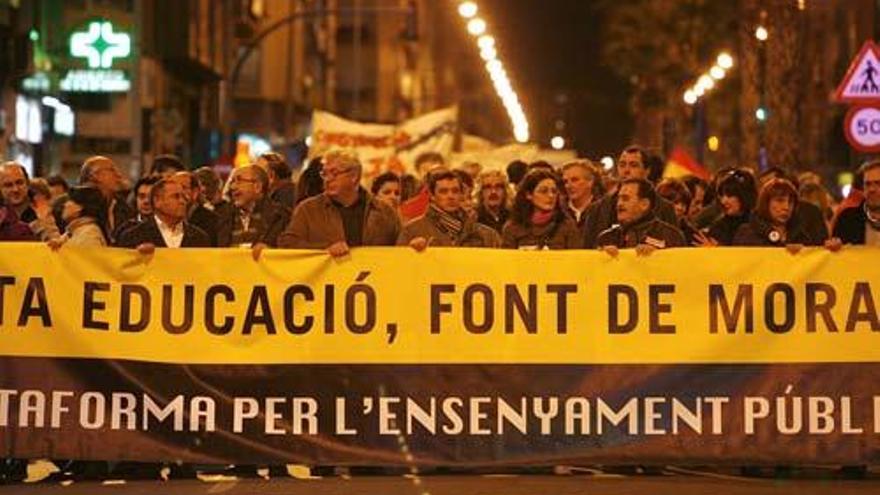 Los manifestantes en la avenida de Aguilera de Alicante