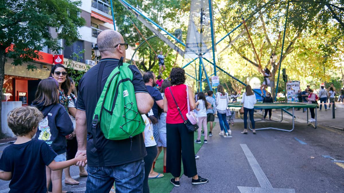 Colas para acceder a las atracciones en Cánovas.