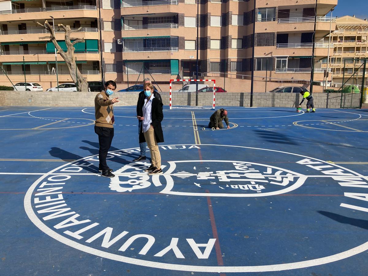 La pista polideportiva de La Mata se ha renovado.