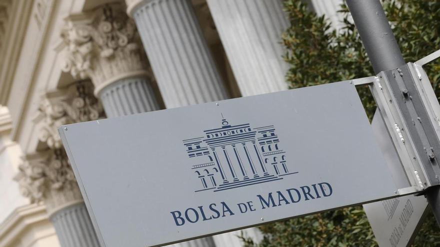 El Ibex 35 rebota un 0,98% y recupera los 17.800 puntos