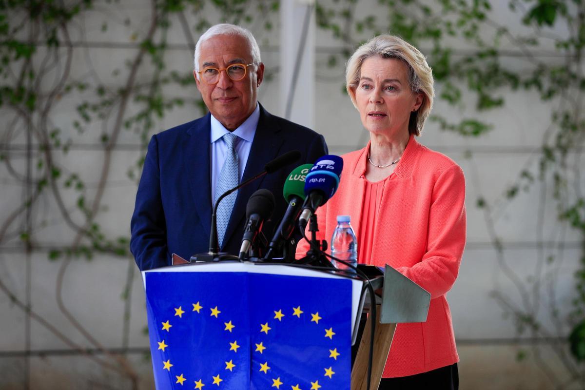 António Costa, presidente del Consejo Europeo y Ursula von der Leyen, presidenta de la Comisión Europea; la UE cambia las normas para viajar con mascotas fuera de España.