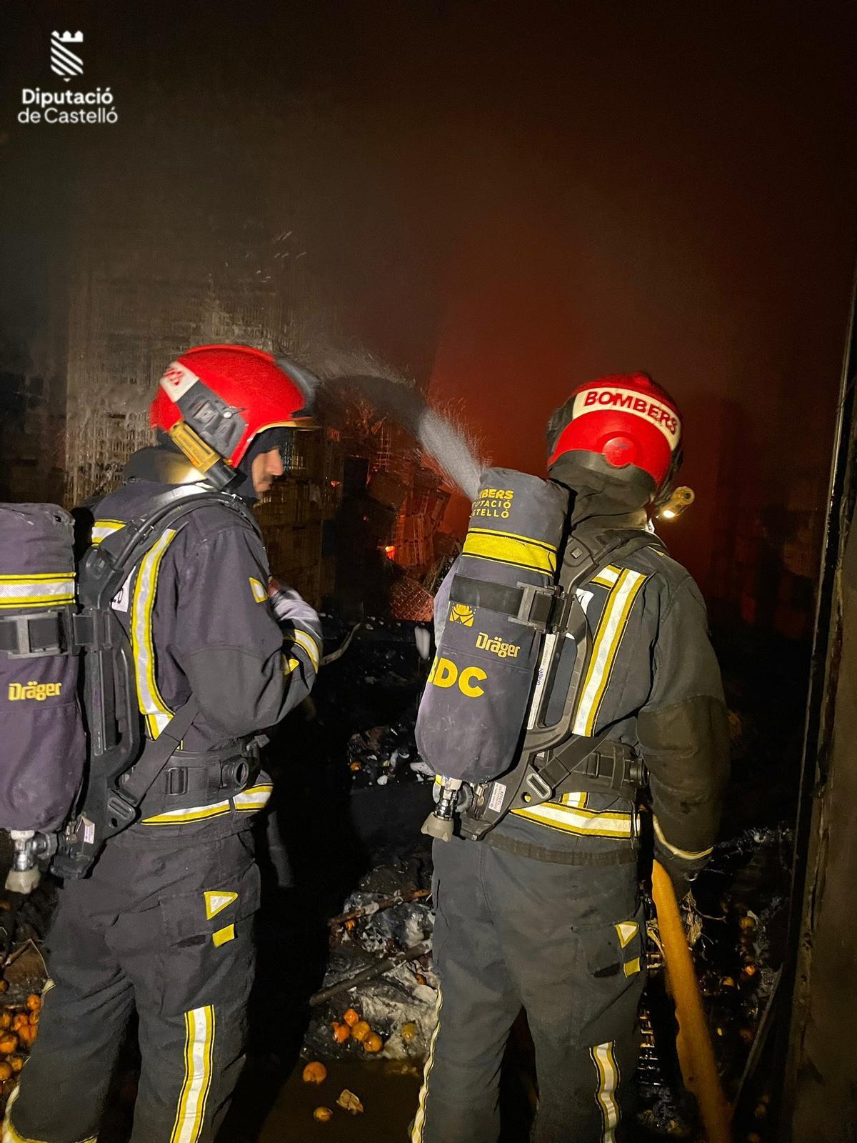 Galería de imágenes: Incendio en la Ciudad del Transporte de Castelló
