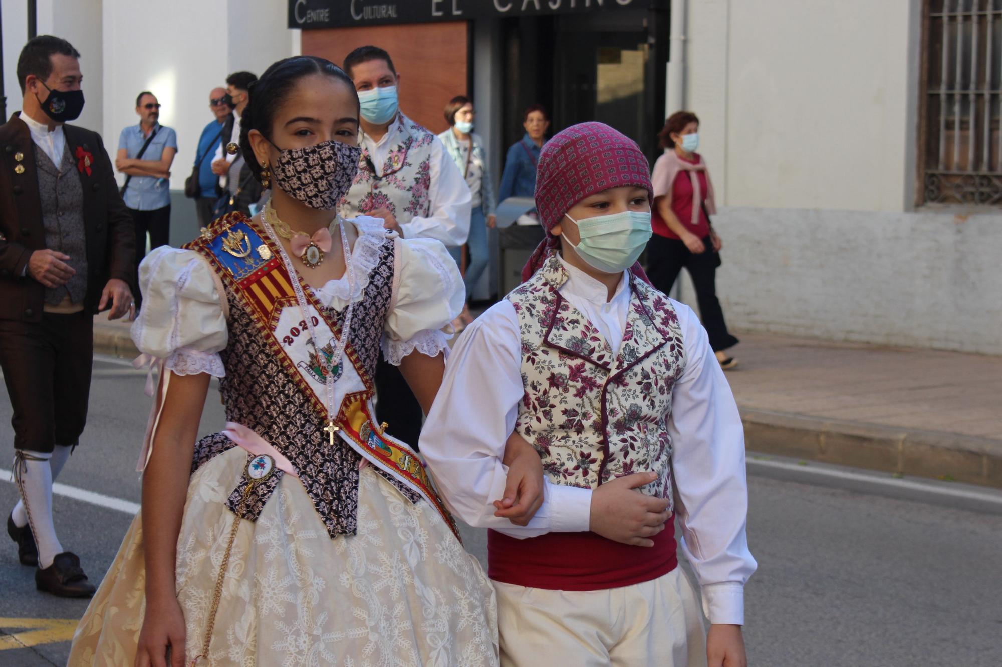 Carmen, Nerea y las cortes acompañan a las fallas de Quart y Xirivella en la procesión de la Senyera