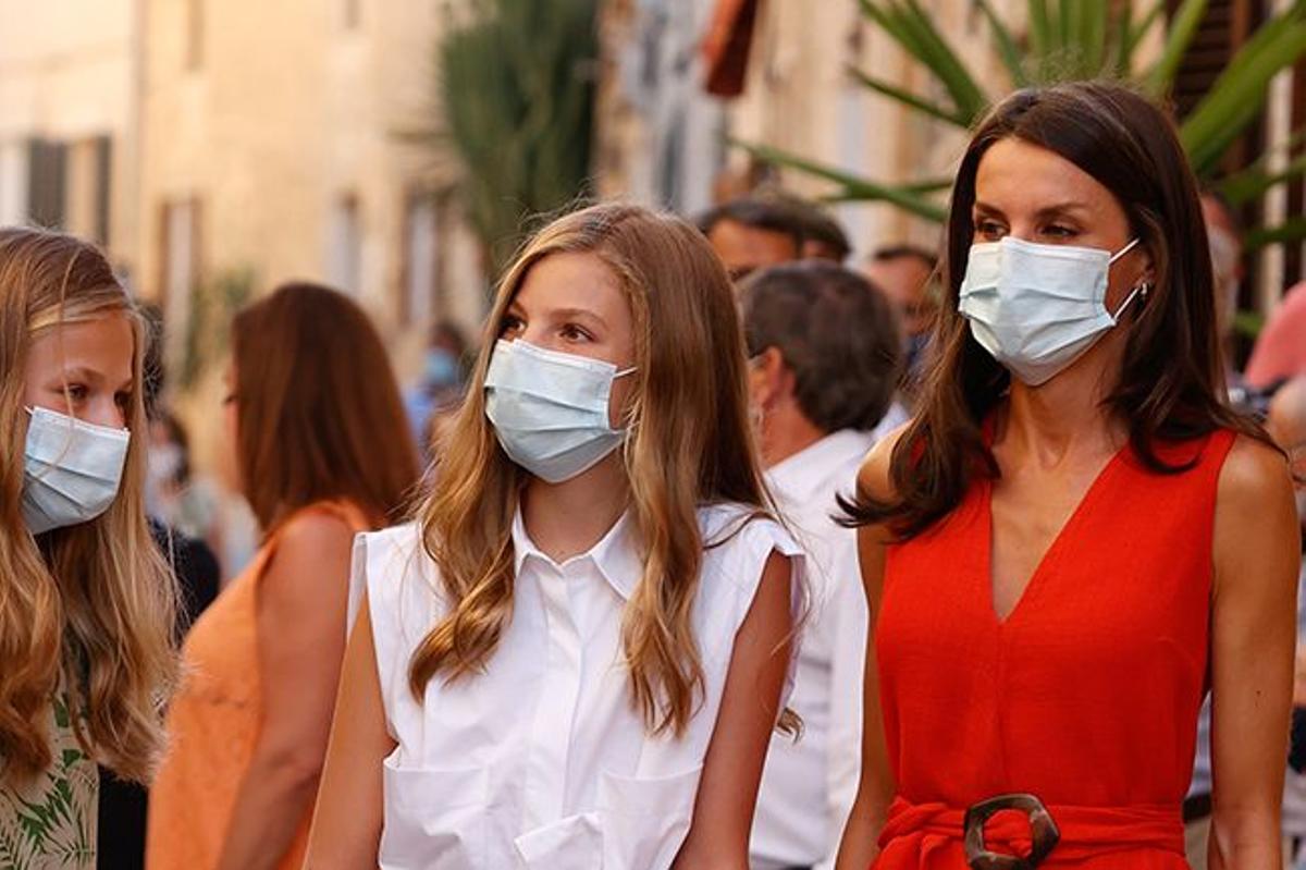 La reina Letizia junto a sus hijas en Mallorca