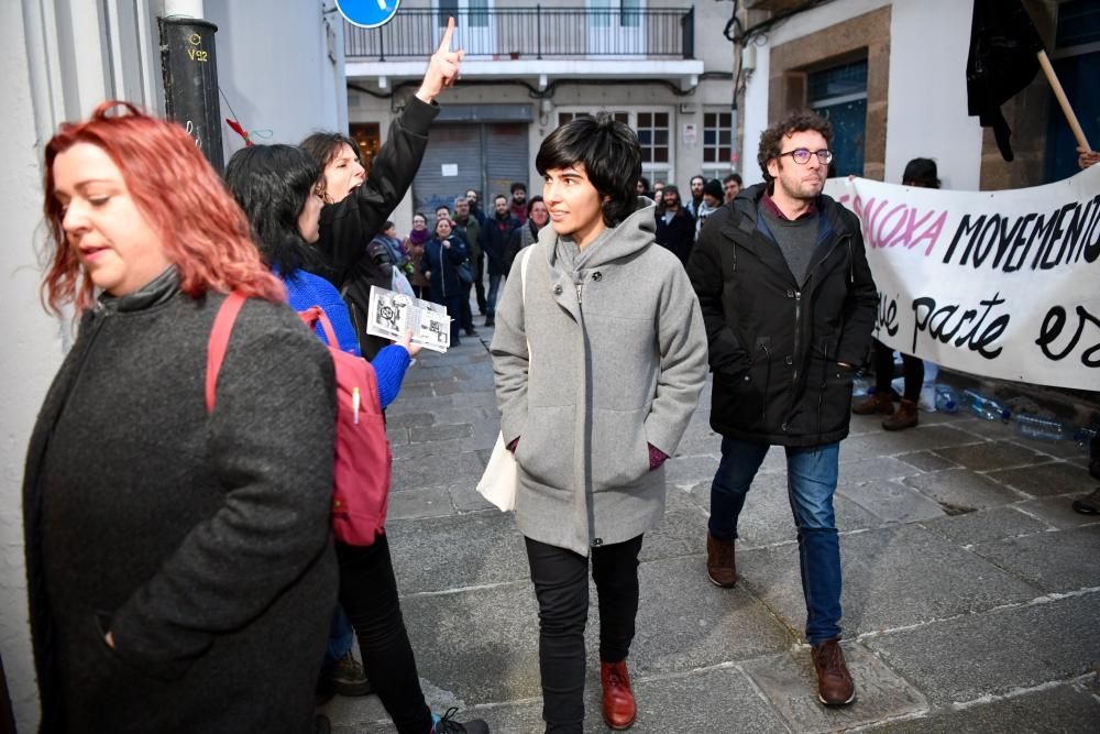 Protesta de miembros de A Insumisa en Ciudad Vieja