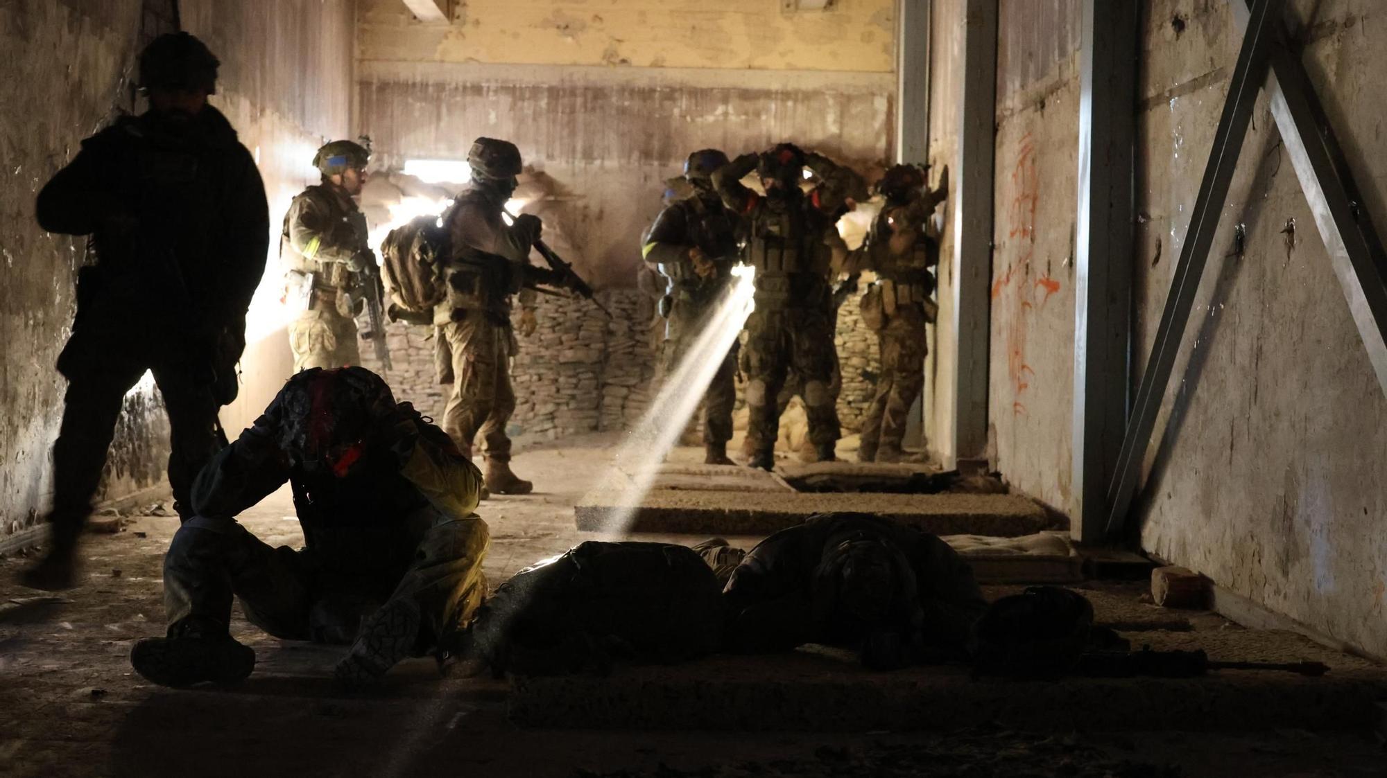 Los soldados de la Brilat vigilan, protegen, se adiestran y muestran su labor al frente del contingente español desplegado por la OTAN en Eslovaquia.