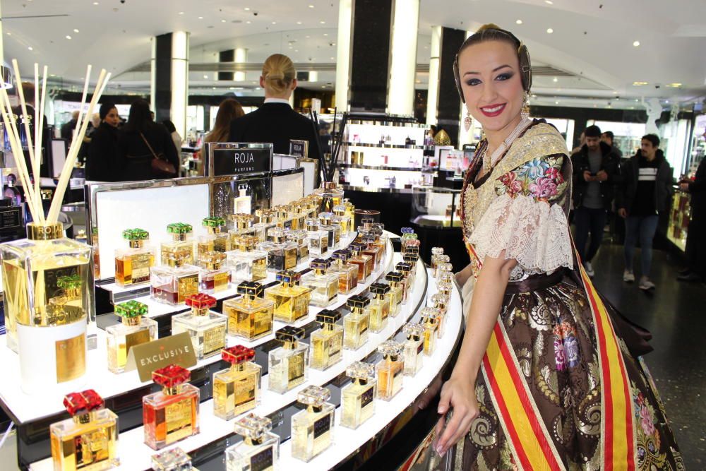 Pero si en un lugar llamó la atención Rocío fue en la sección más lujosa: la de perfumes, donde acuden las grandes fortunas internacionales.