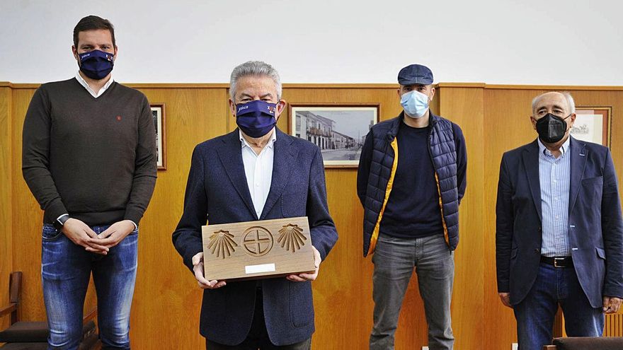 José López, Jesús Palmou, Carlos da Barreira y Luis Ferro, ayer, durante la entrega. | // BERNABÉ/JAVIER LALÍN