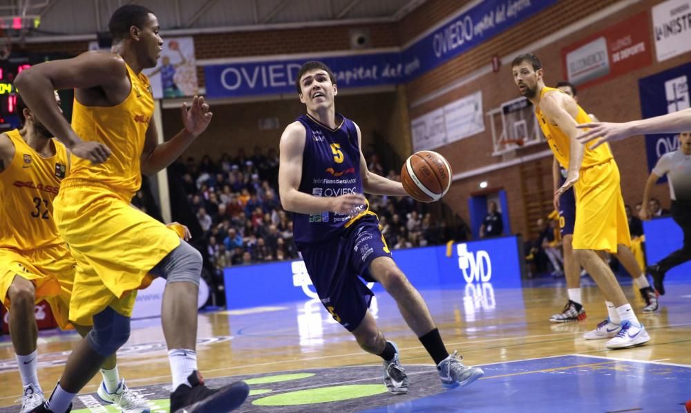 Partido entre el Unión Financiera Baloncesto Oviedo y el F.C. Barcelona B