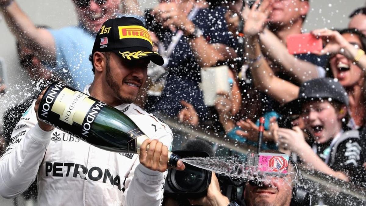 Lewis Hamilton, feliz en el podio de Austin (Texas, EEUU).