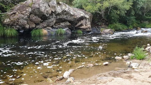 Aspecto del río Deza este domingo en Carboeiro. | M.T.