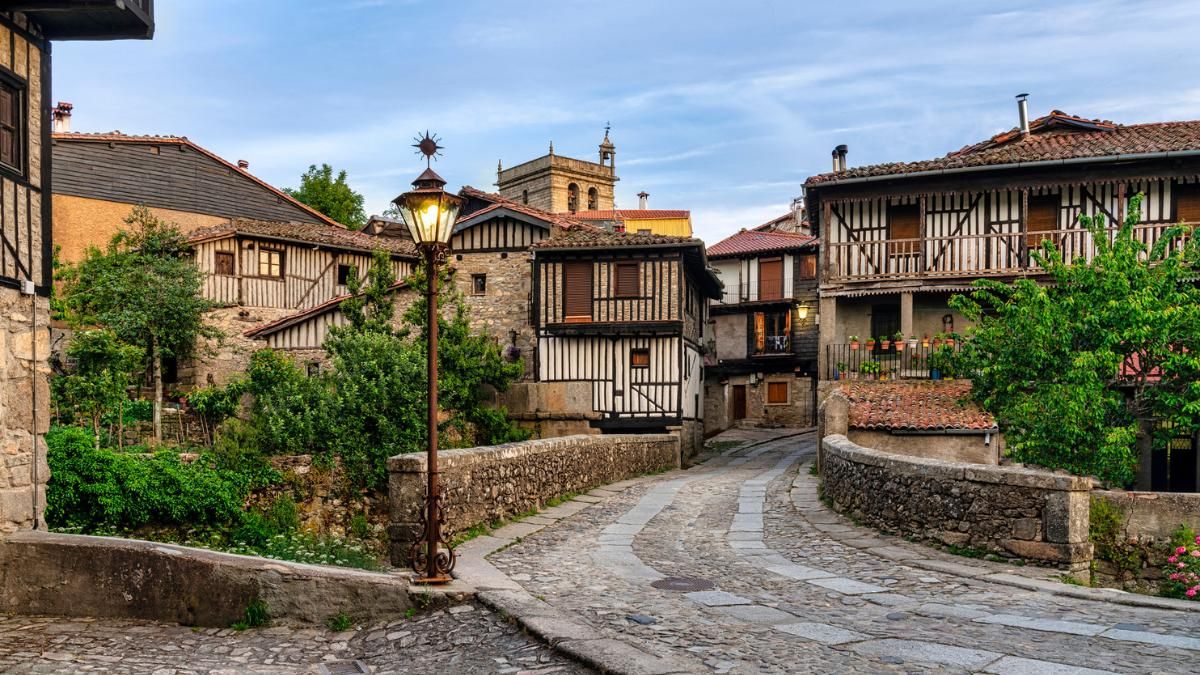 Es uno de los pueblos más bonitos y auténticos de Salamanca