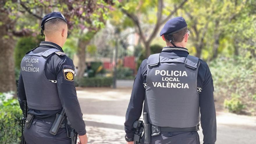 Arrestan a un sintecho por acuchillar a otro por un banco donde dormir