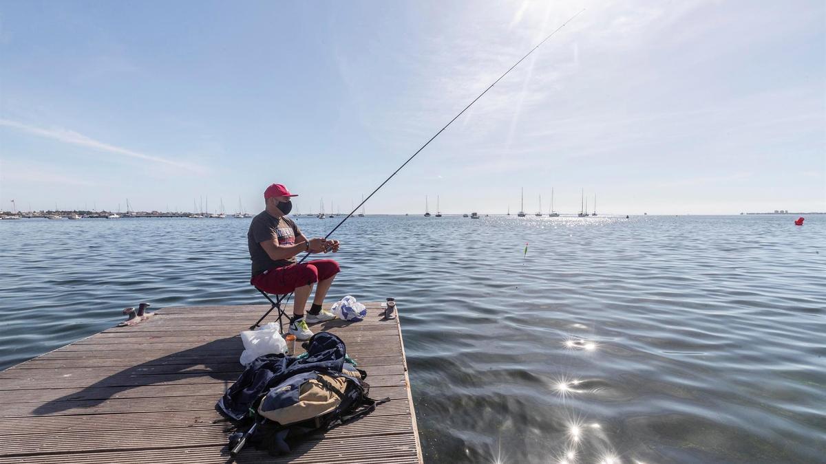 Un hombre pescando