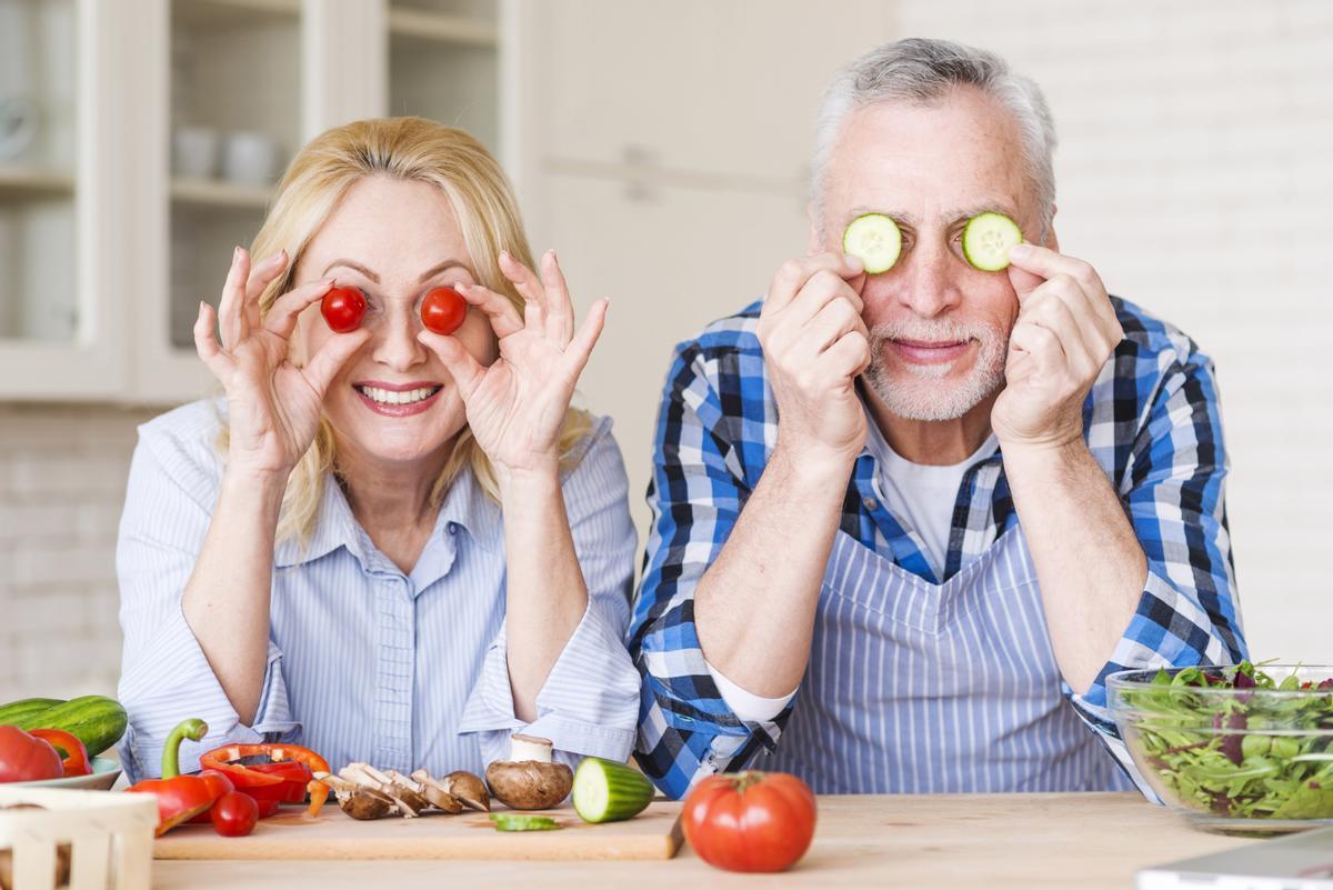 El estilo de vida influye en la predisposición al cáncer y por este motivo se recomienda una dieta pobre en grasas, rica en frutas y verduras frescas, y pobre en carnes rojas y procesadas.