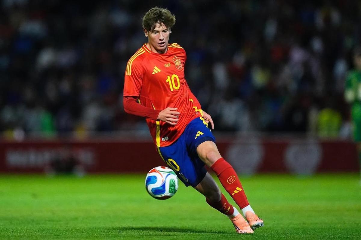 Fer López, en un partido con la selección española sub 21