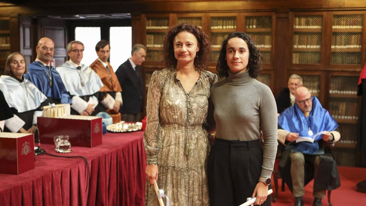 Premio Fin de Grado en Filosofía “Fundación Banco Sabadell”, patrocinado por la Fundación Banco Sabadell, concedido a Doña Andrea Balseiro Pérez. Hace entrega del premio Doña Sonia García Fernández.