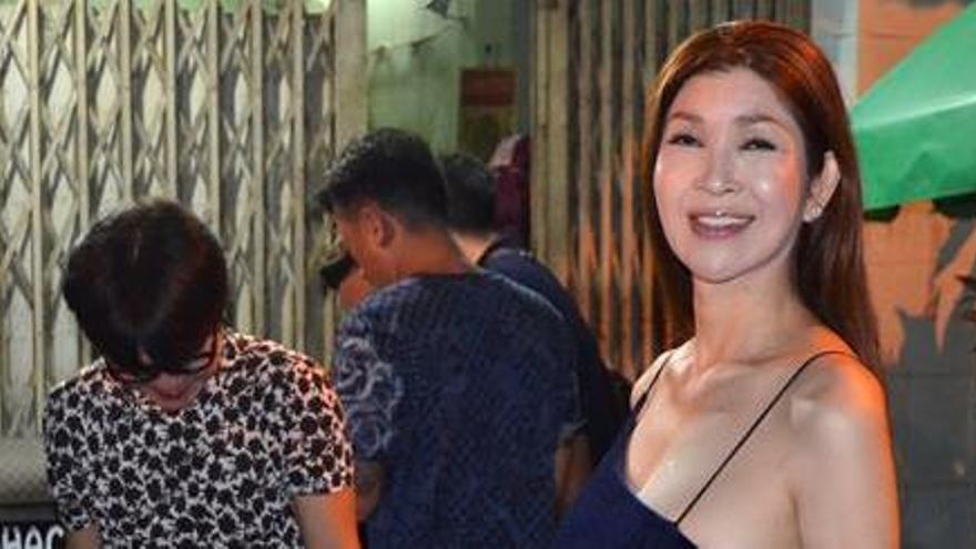 La cantante transexual Nguyen Hoang Tam durante una actuación.