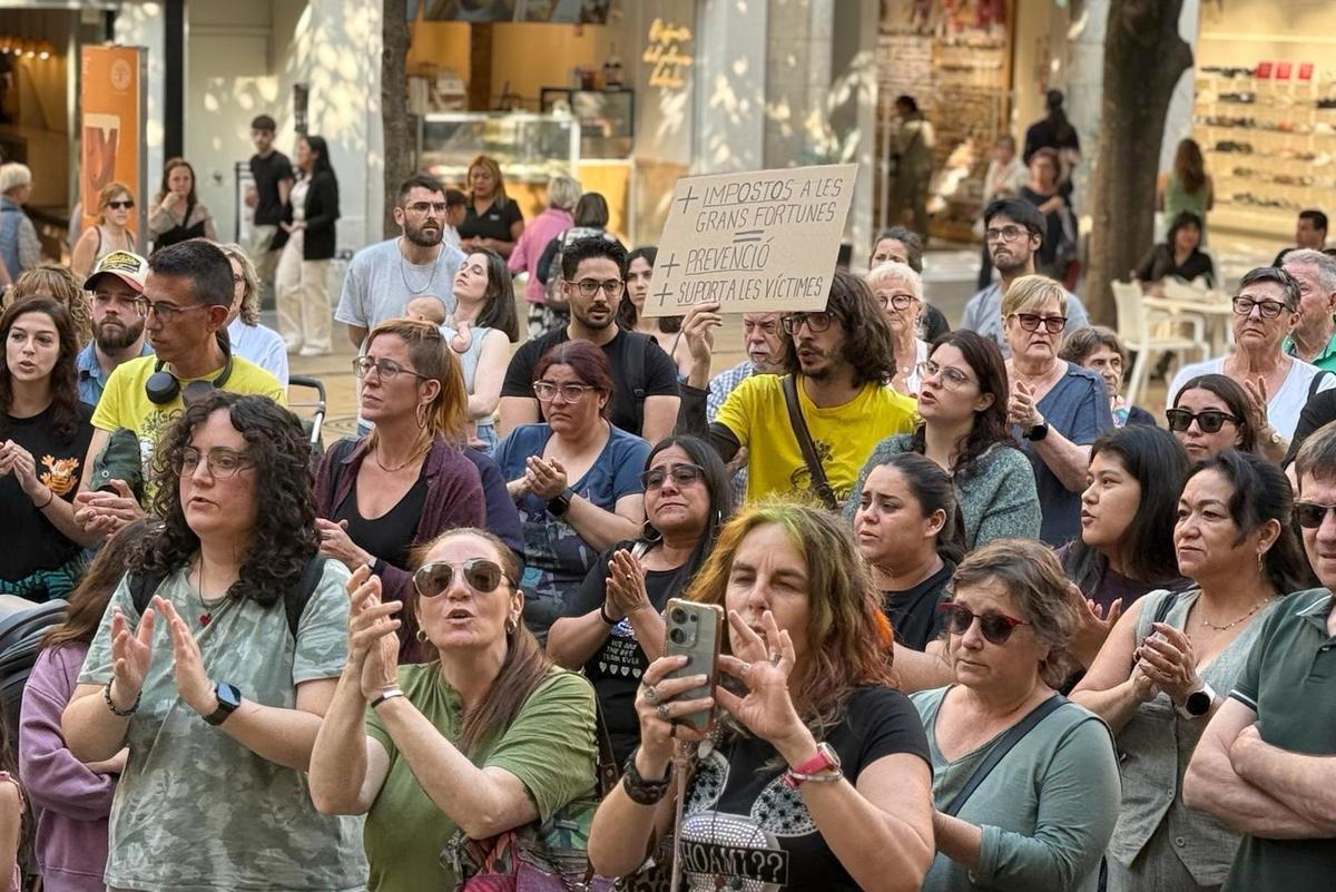 Veïns de Figueres condemnen l'assssinat masclista i reclamen responsabilitats en una nova concentració