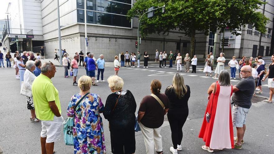Los vecinos de Tomás Fábregas vuelven a movilizarse en A Coruña para parar las obras de la calle