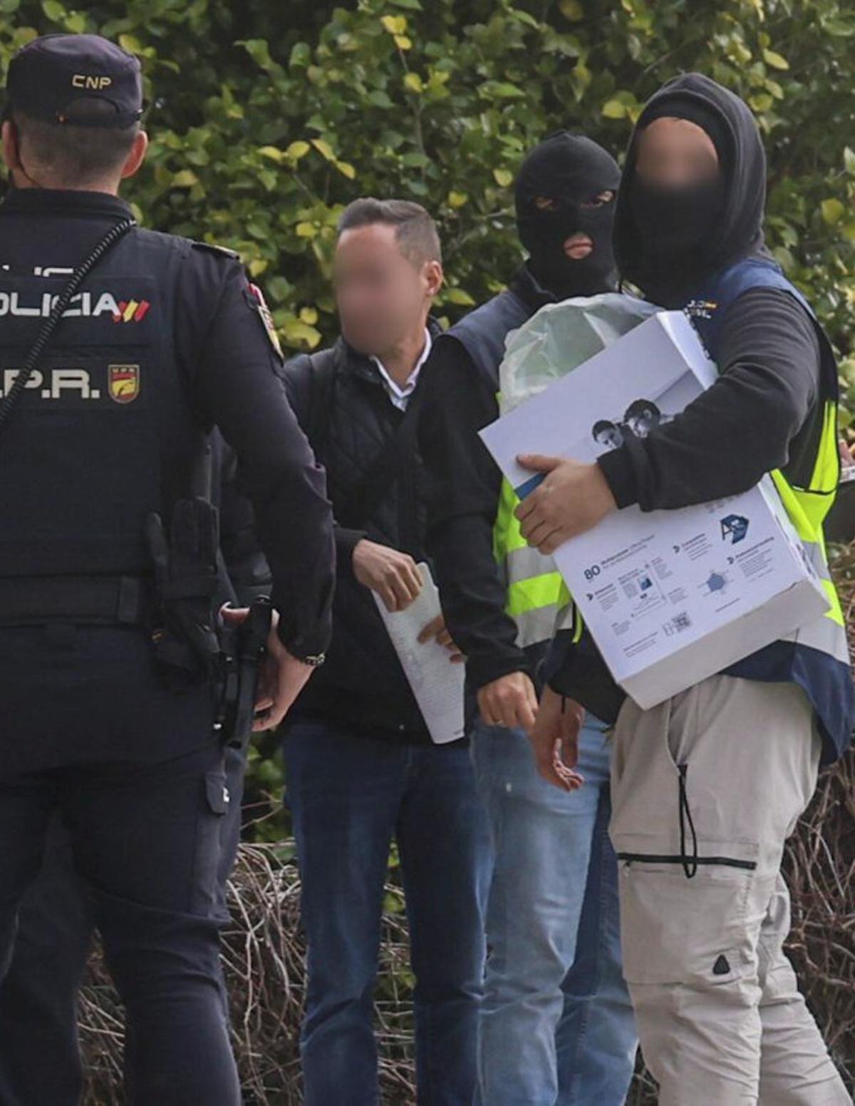 Material incautado en los registros. | I.A.