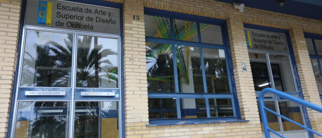 La escuela de Arte y Superior de Diseño de Orihuela, en la avenida Doctor García Rogel, en pleno Palmeral