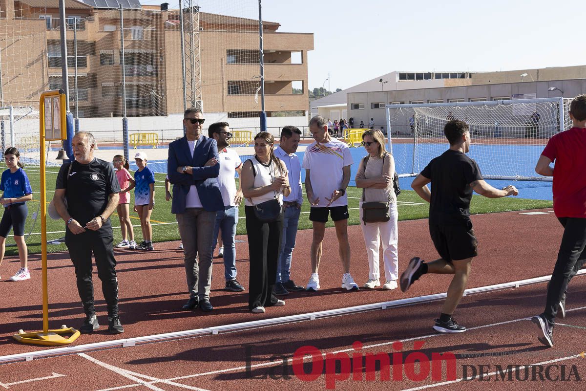 Abel Antón vistiba la Escuela Municipal de Atletismo de Caravaca