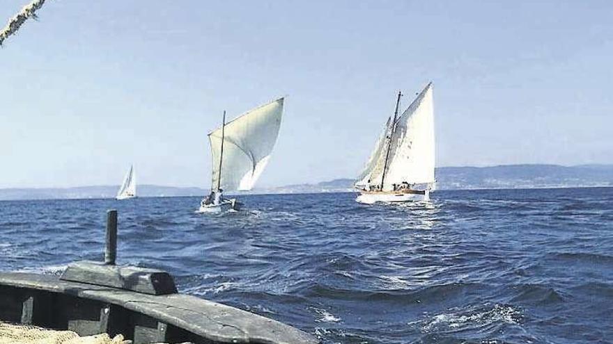 Barcos tradicionales navegando en la edición del año pasado.//LN