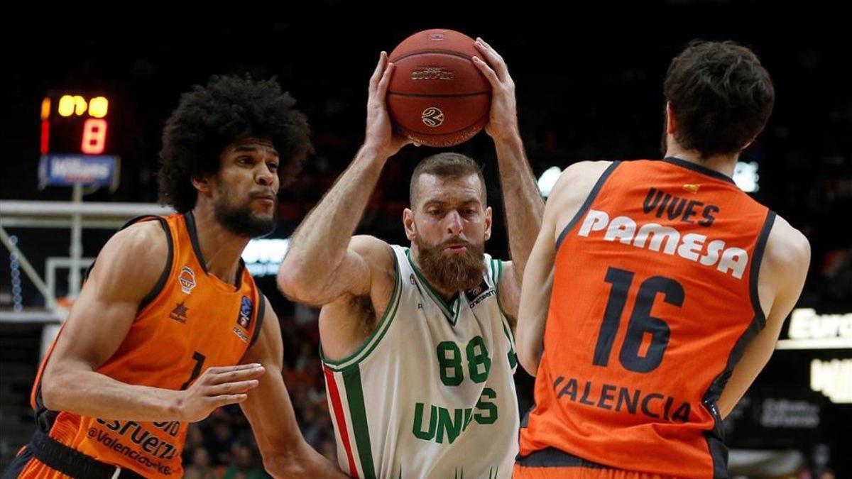 El Valencia supo sentenciar al Unics